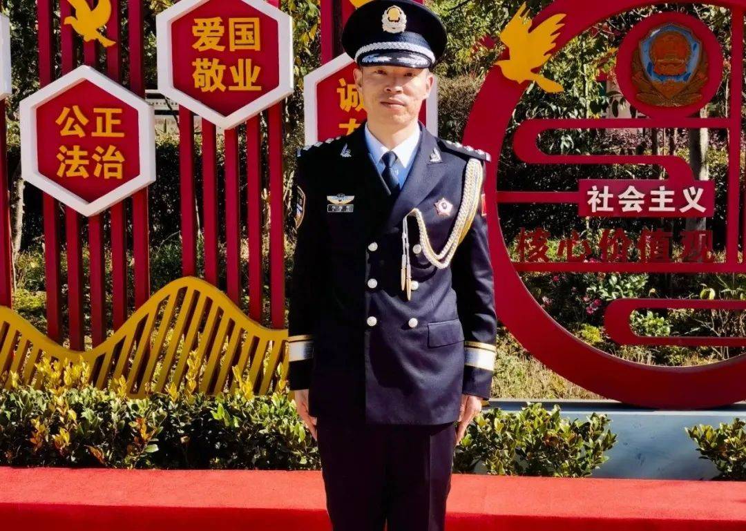 【八一特辑】致以军绿 奉予藏蓝