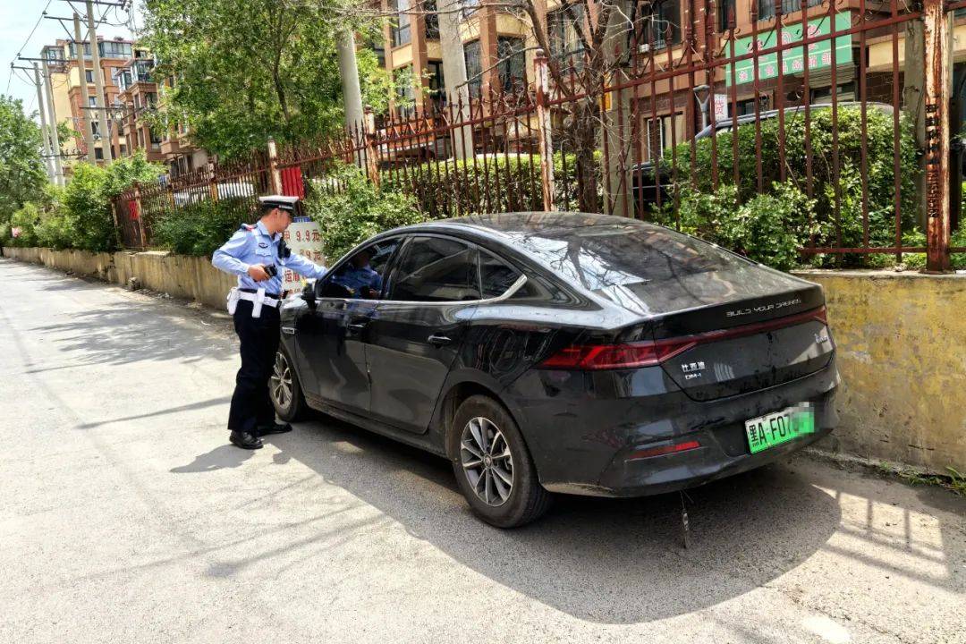 “纠违+疏导+宣讲”齐发力 冰城公安构建文明出行新生态