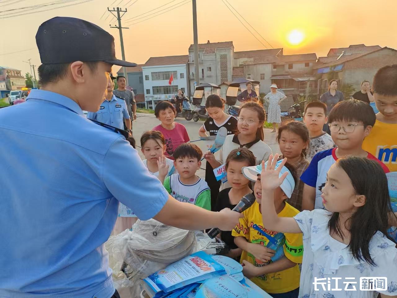 冰城公安织密防溺水“安全网” 守护观景湖游园平安