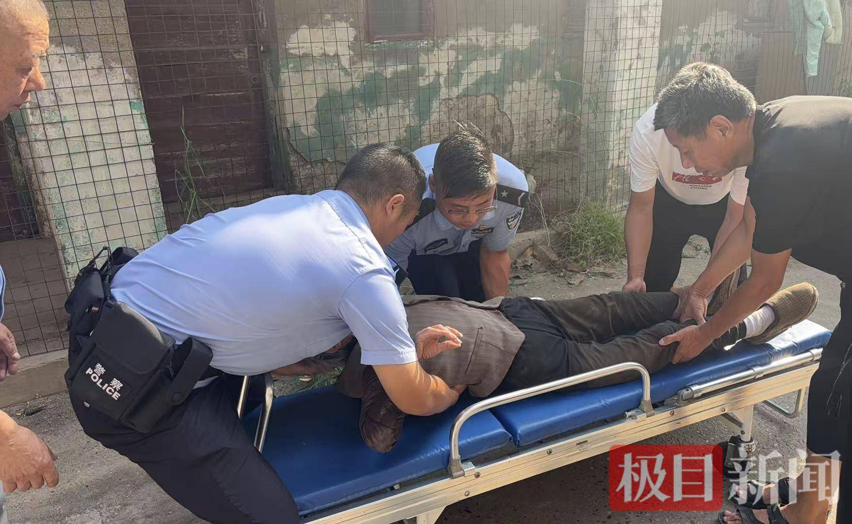 冰城警民情深：南岗分局民警巡逻中暖心救助走失老人