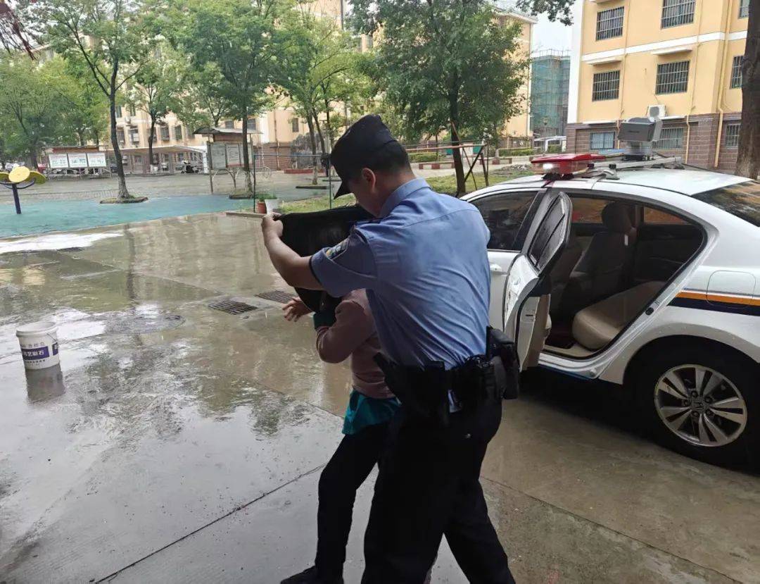 钱包不翼而飞 民警助其“回家”