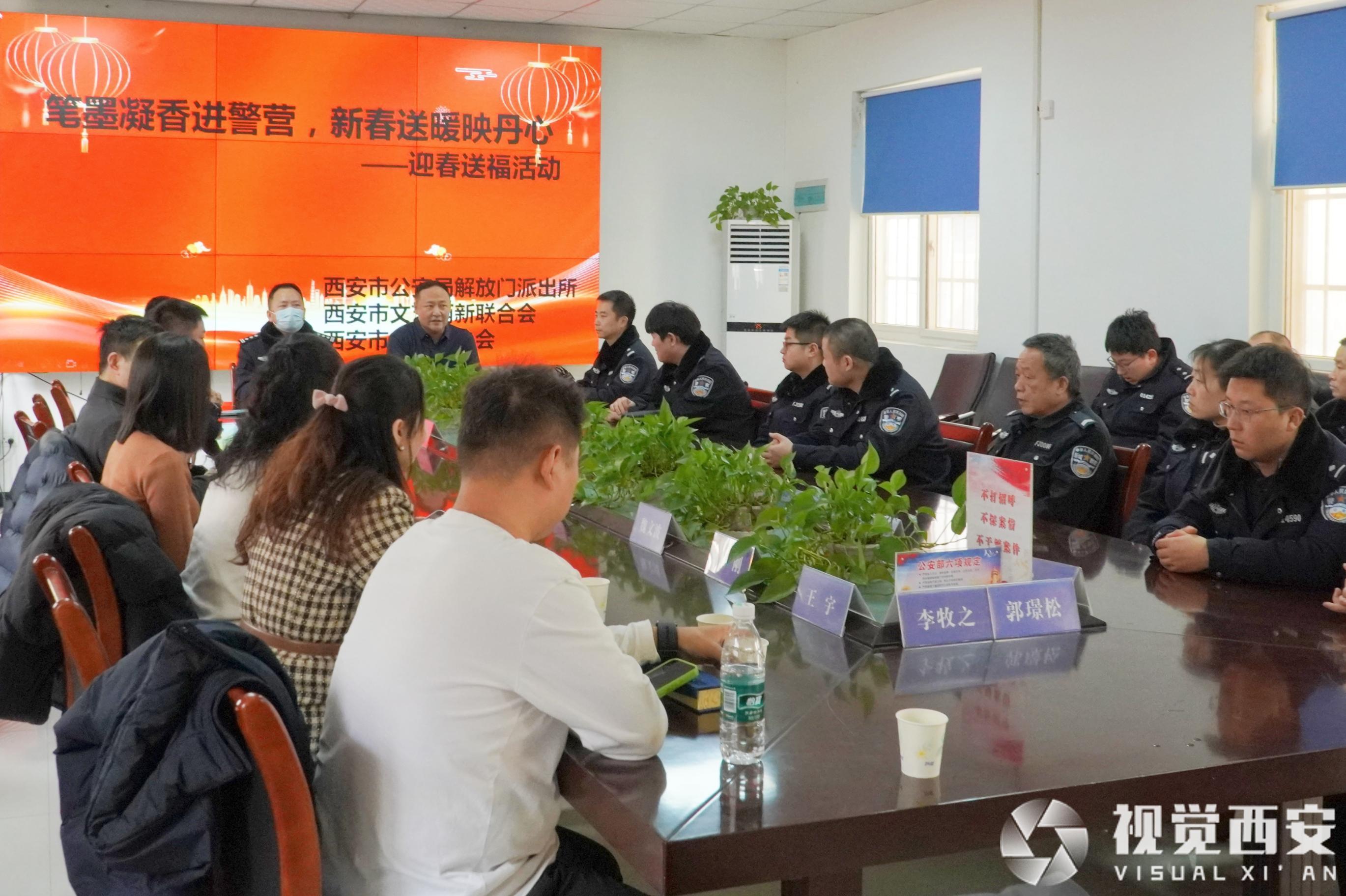 师徒传警魂：一面锦旗 两代为民心