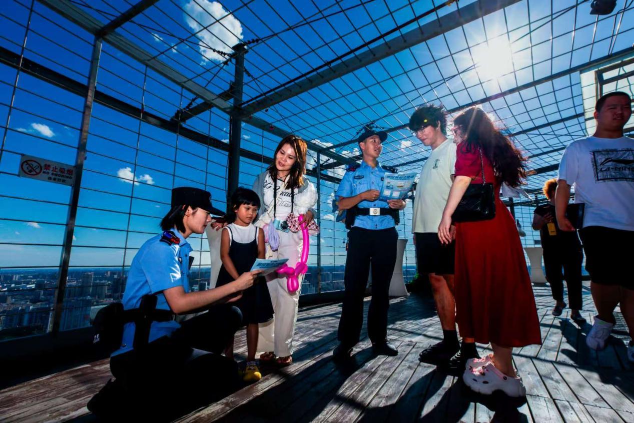 冰城公安：以“警务温度”护航高质量发展