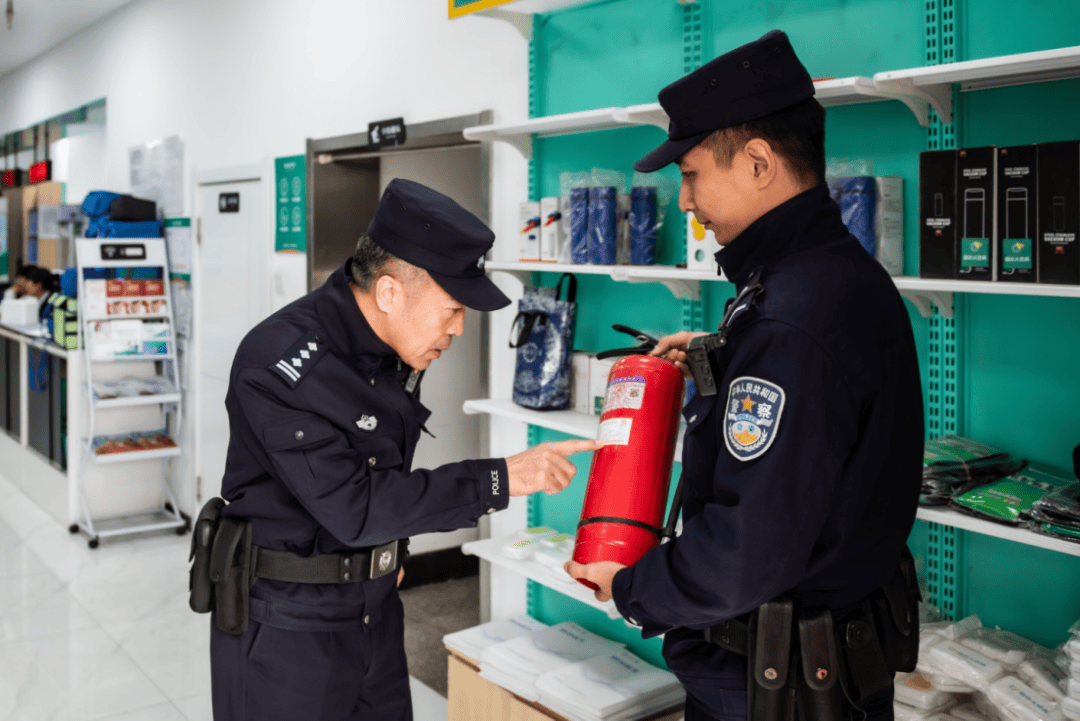 冰城公安多维护游 筑牢景区平安防线