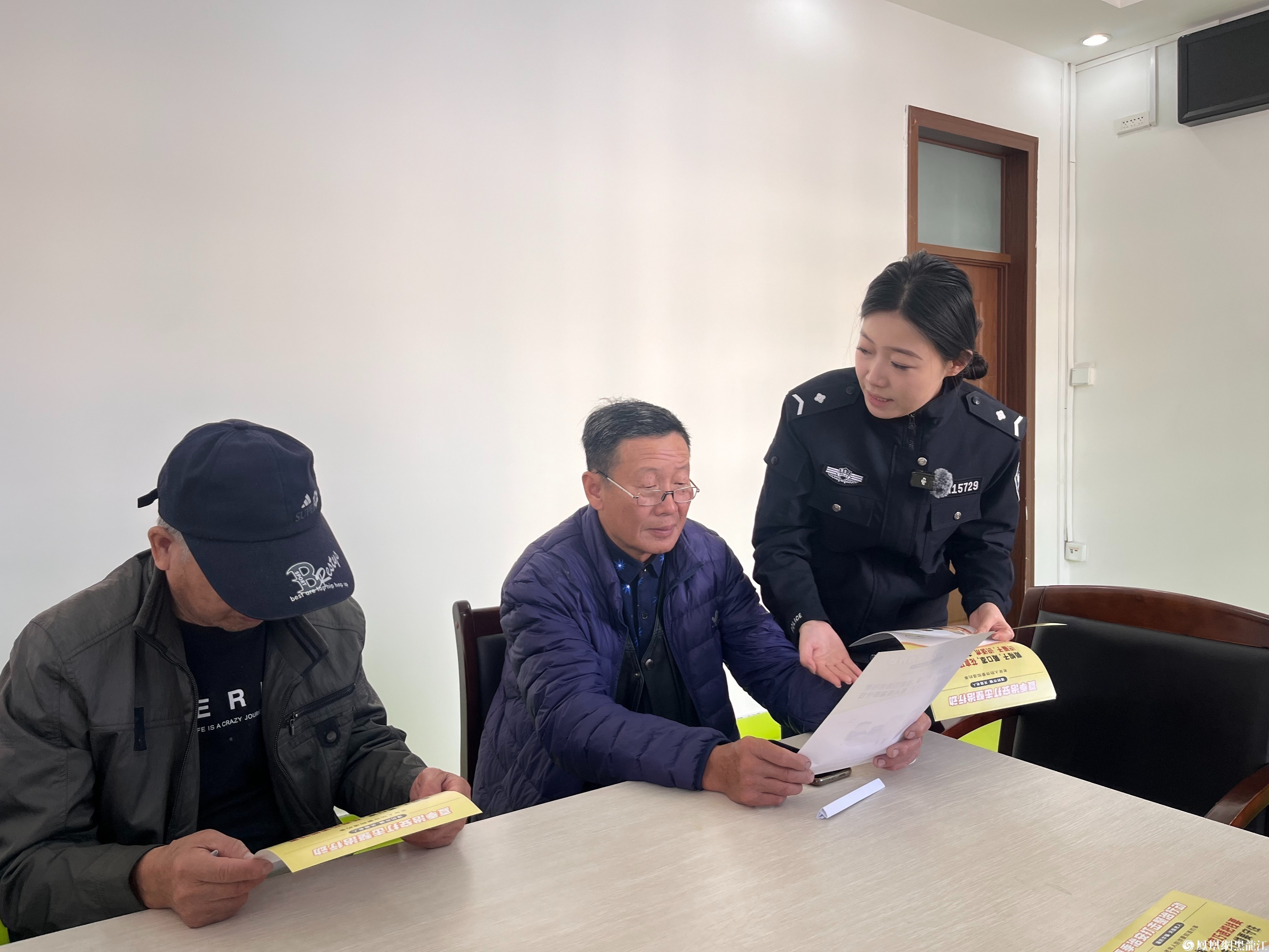 冰城公安：烟火气里通途开 刚柔并济治堵点