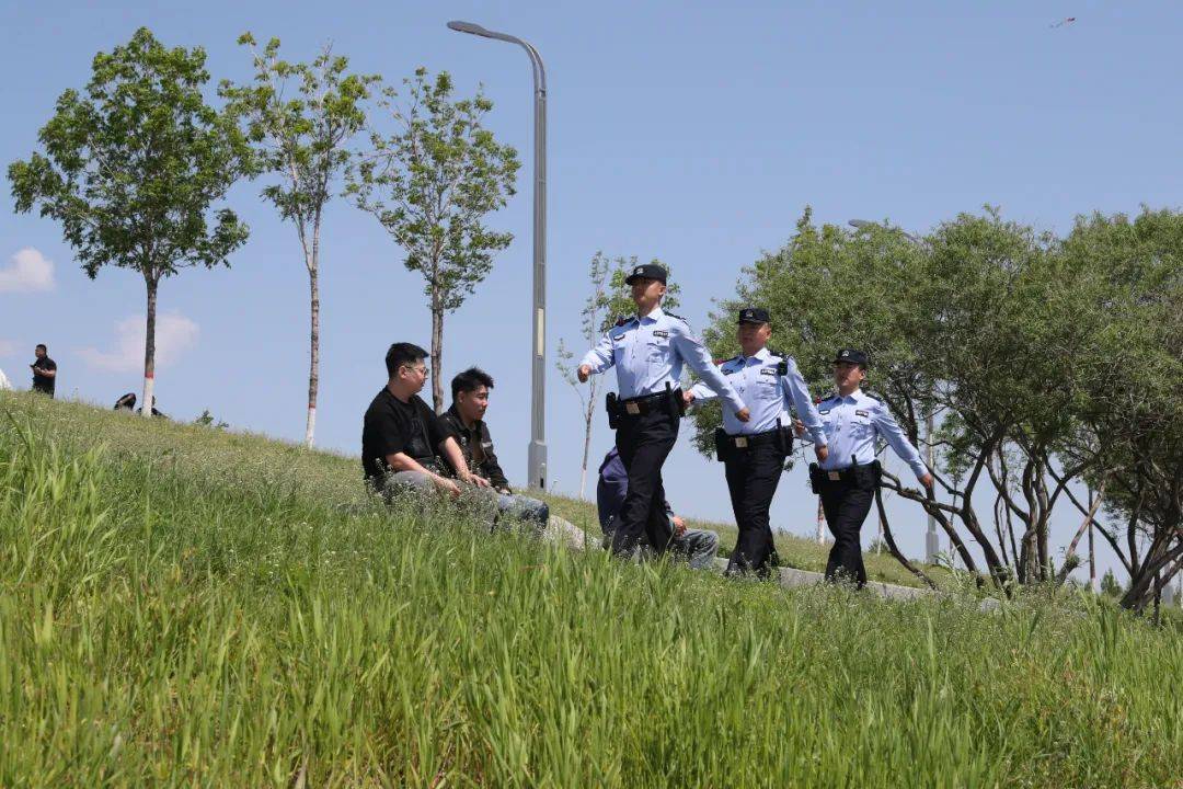 冰城公安: 用防线“守住安宁” 让平安“满格在线”