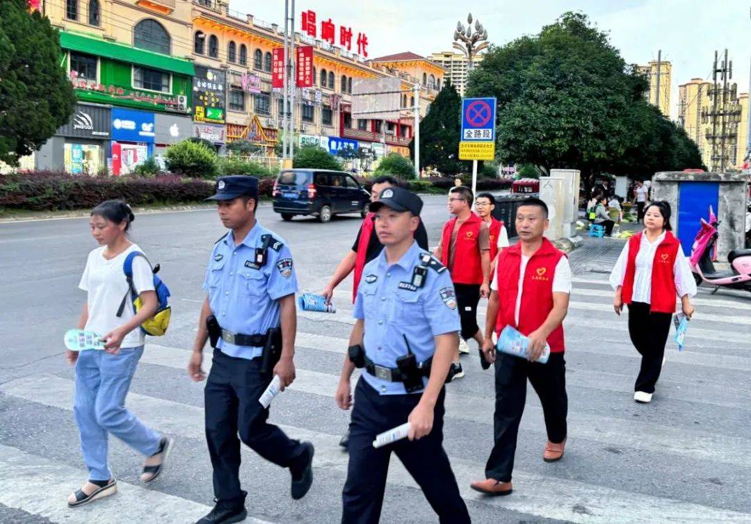 南岗分局民警巡逻中连助三名走失儿童归家 警民携手共筑平安防线