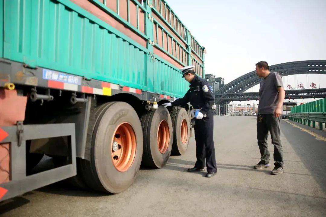 冰城公安:深耕社区警务 护航企业发展