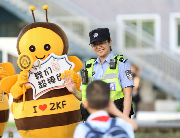 三句“警言”传帮带： 把路畅民安刻进藏蓝日常