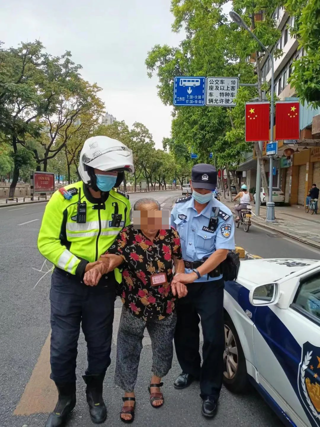 道外分局民警为迷途司机指路 帮走失老人归家