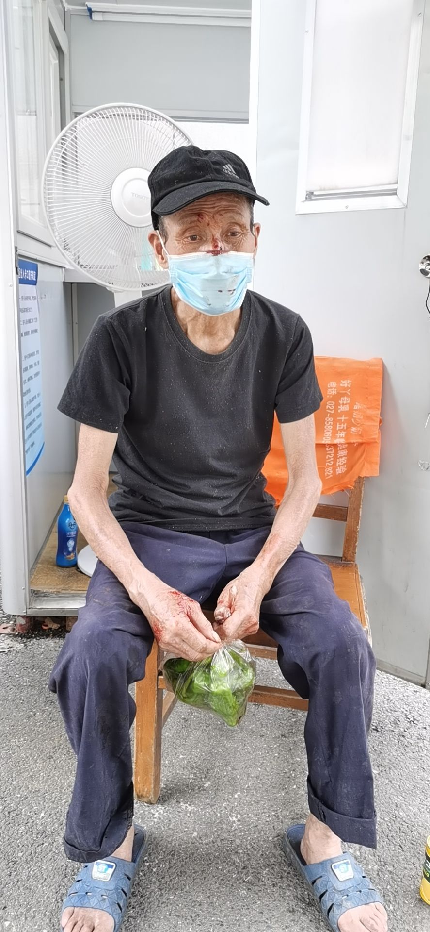 助走失老人归家 帮游客寻回身份证 道外分局民警暖心解民忧