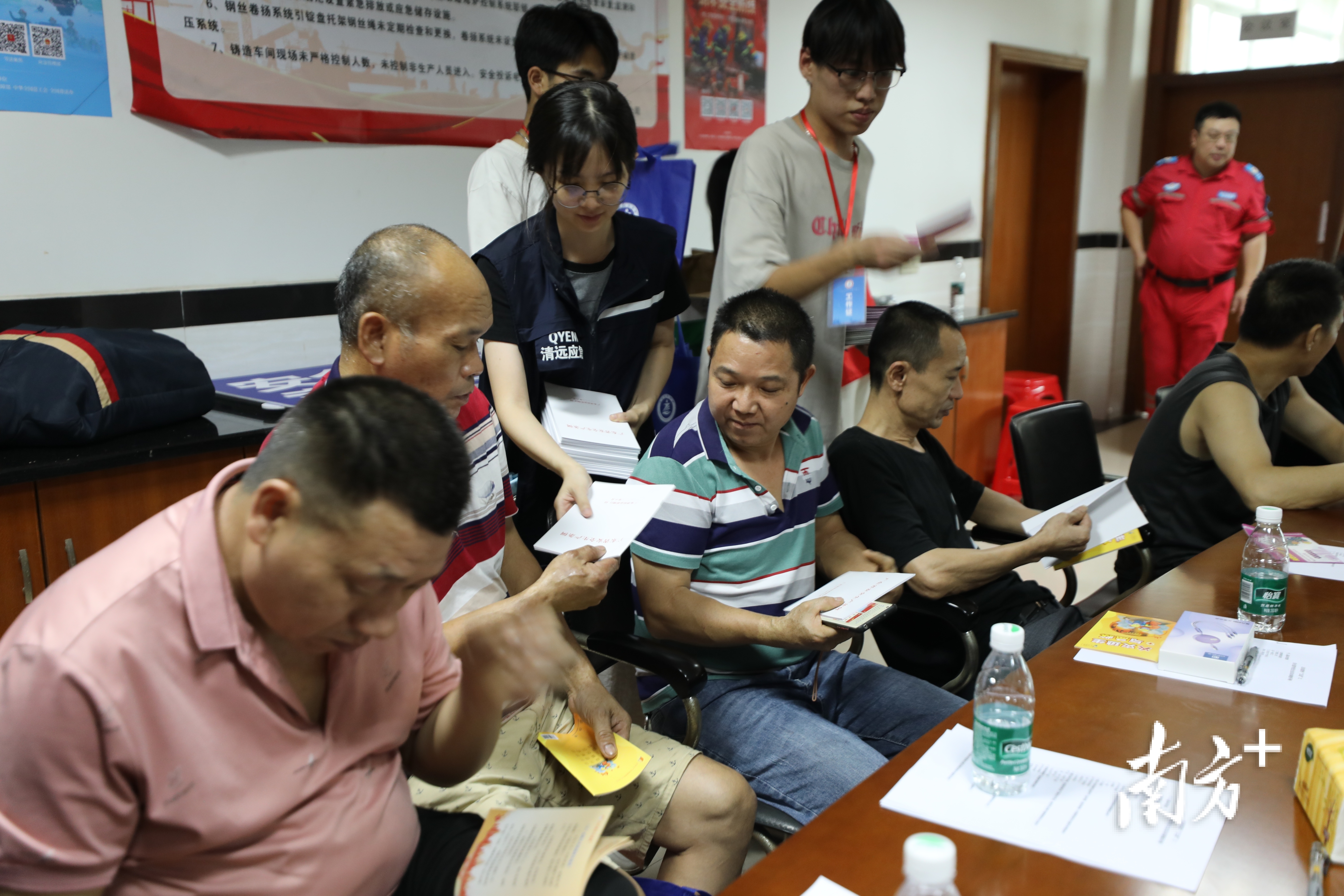 安全宣传“进企业” 筑牢生产安全防线