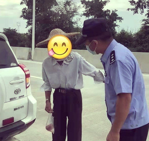 暖心守护!南岗分局民警巡逻中连续救助迷路老人 警民携手传递城市温度
