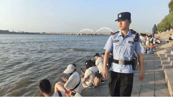 开学季护校进行时！ 冰城公安全方位守护师生平安
