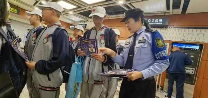 开学季护校进行时！ 冰城公安全方位守护师生平安