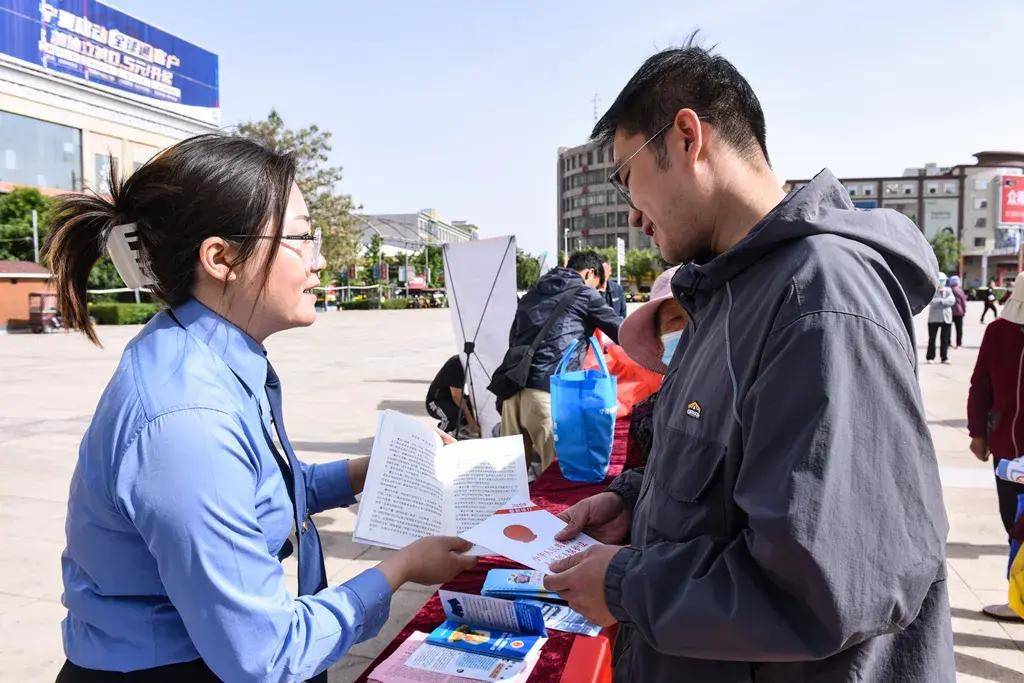 师徒携手护民生:“把群众当亲人”的 热心肠代代传