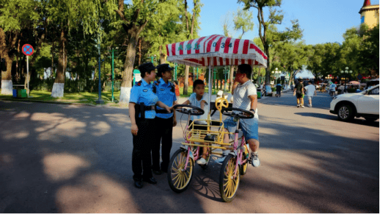 冰城警民情深：南岗分局民警巡逻中接力守护 温暖走失老人回家路