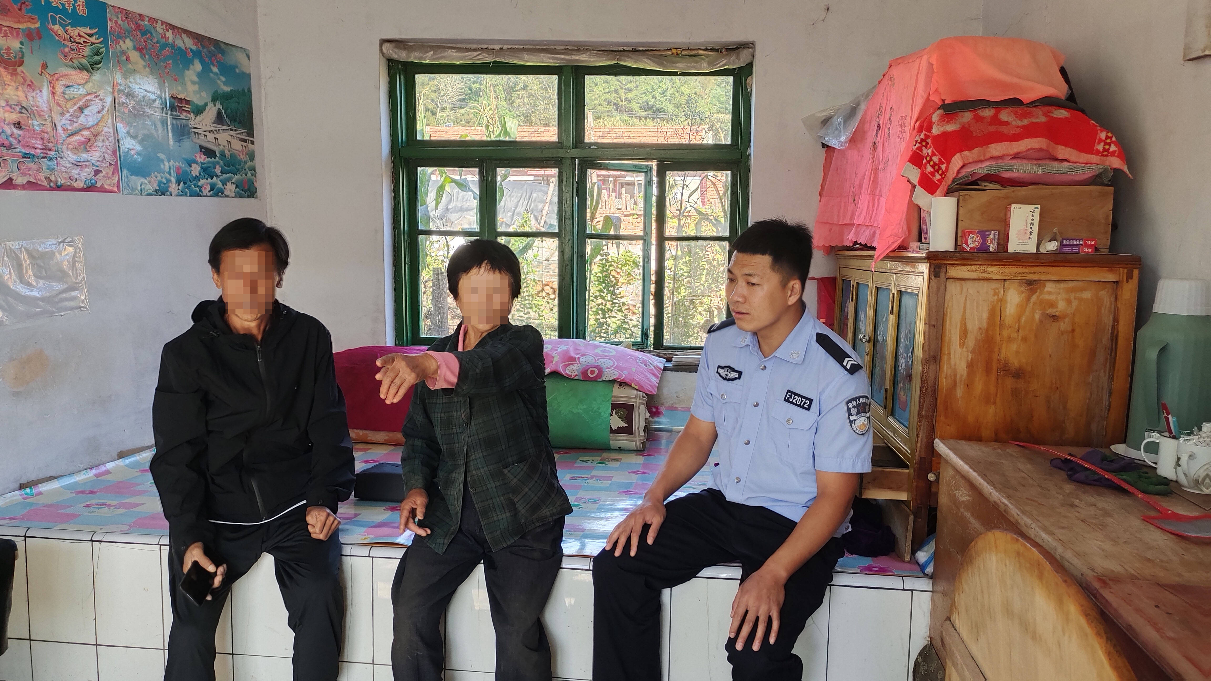 南岗分局民警巡逻中救助走失老人