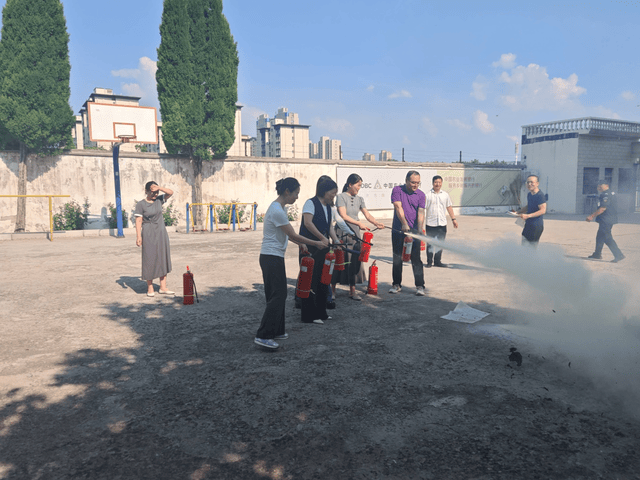 冰城公安:“培训+演练”强实战 筑牢民生消防安全屏障