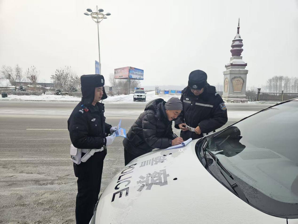 冰城公安多警联动 让早夜市安全感满溢