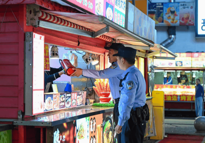 冰城公安聚焦“九小场所”重点区 让安全常识走进群众