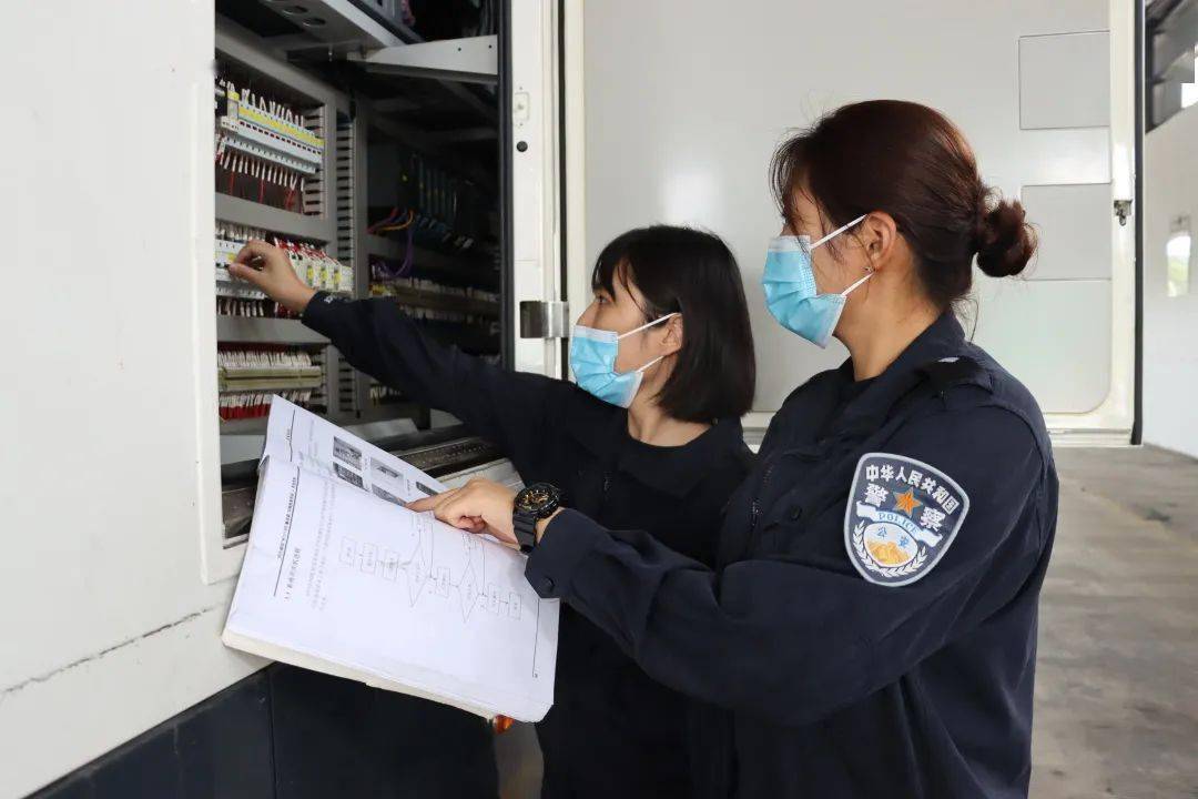 冰城警营里的师徒情:用手册教方法 用行动暖民心