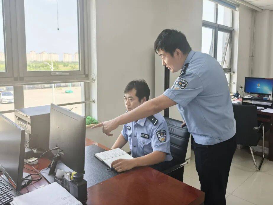 冰城警营里的师徒情:用手册教方法 用行动暖民心