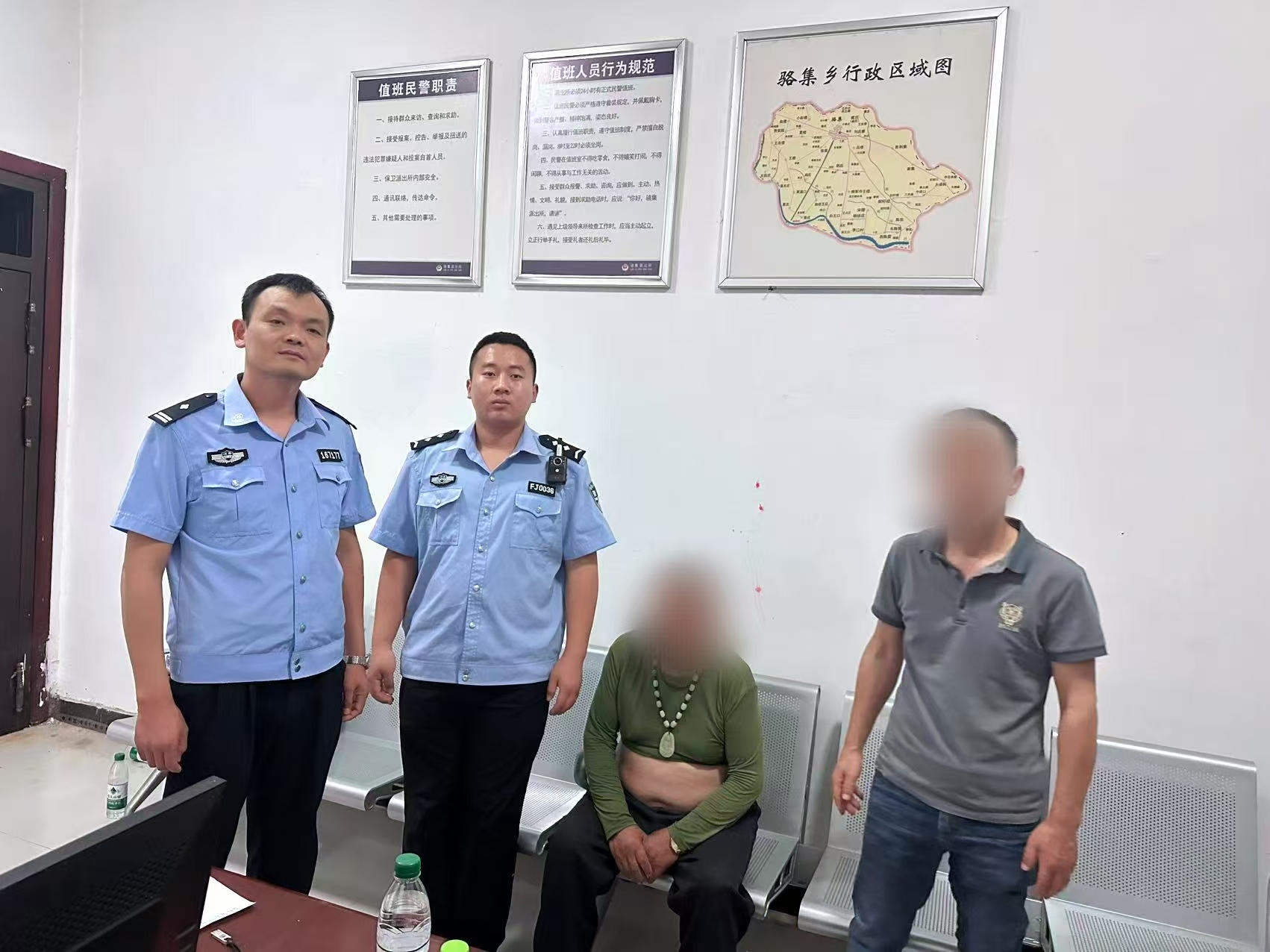 民警冒雨守护断线现场 及时排险保民安